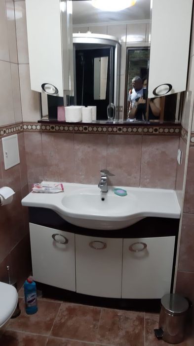 Apartament cu 4 camere de închiriat