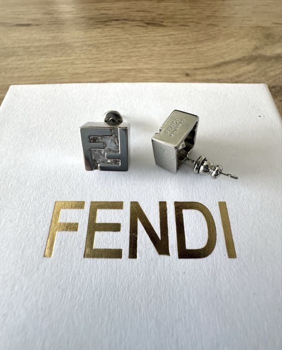 Дамски обеци сребристи с камък