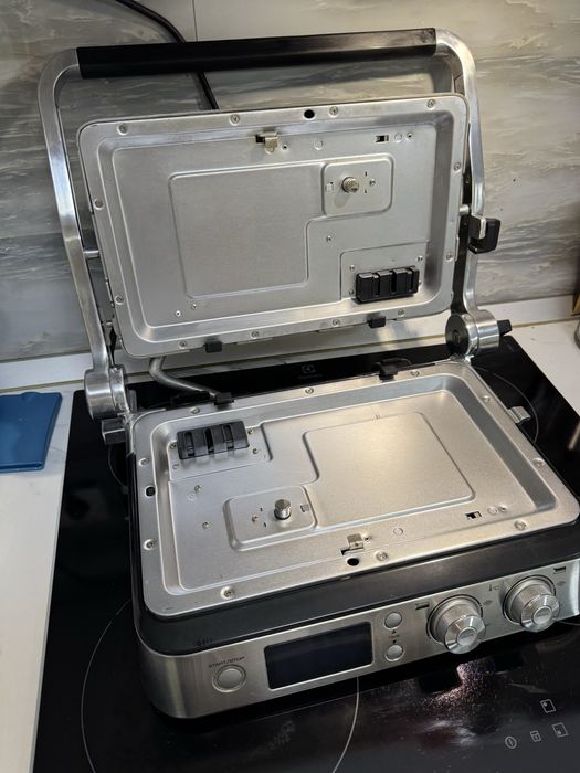 Мультигриль DeLonghi CGH1030D  гриль - вафельница 2 в 1