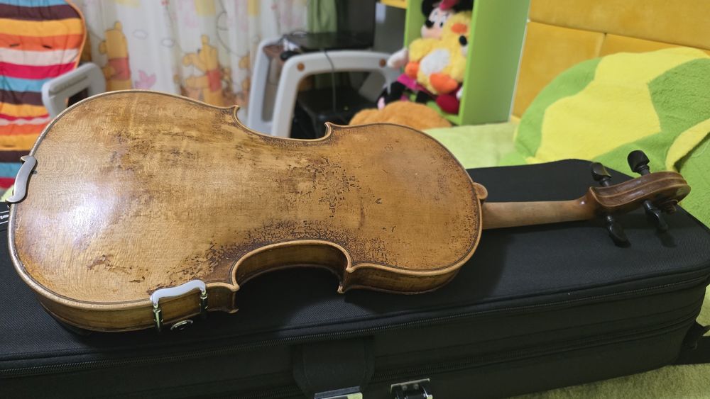 Vand urgent vioara 4/4 impecabila