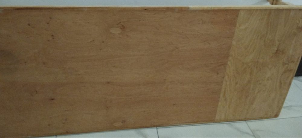 Жер.   Стол отличный состояние