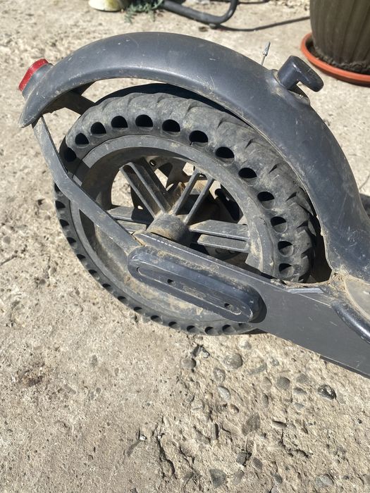 Trotinetă Electrică M365 Tuya, Avopro.  (tinuta in garaj, de asta este si asa prafuita) Negociabil