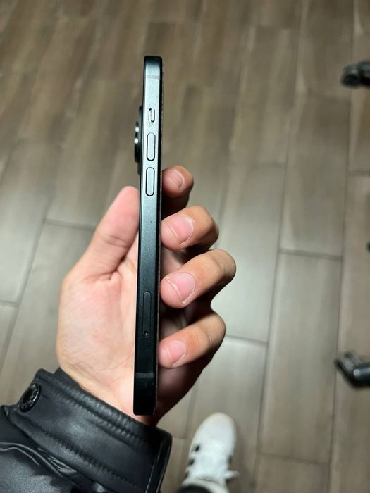 Продам айфон 15 в гарантии