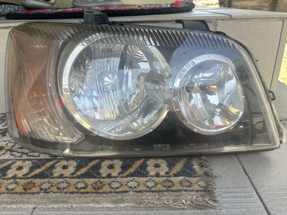 Фары Toyota Highlander 2001