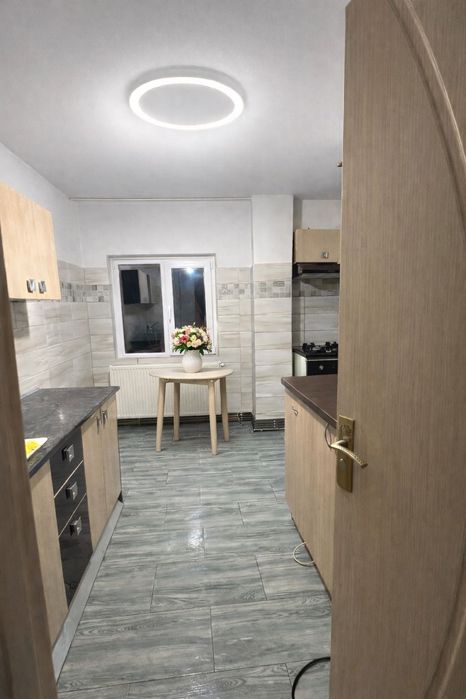 Închiriez apartament