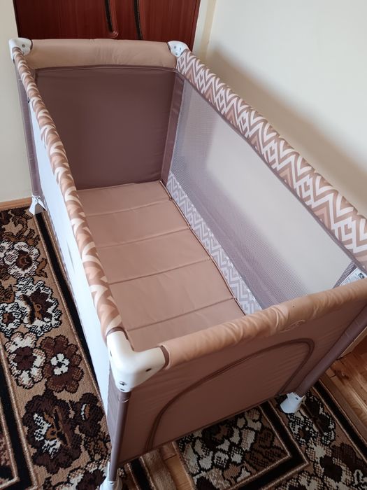 Pat pliabil pentru bebeluș