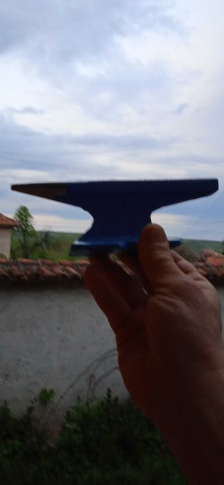 стара малка наковалня от осемдесетте години