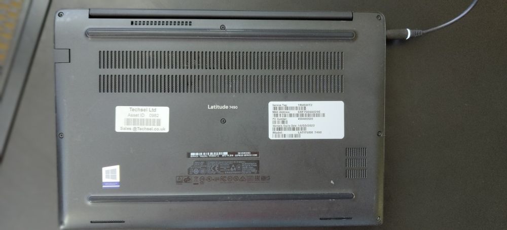 Продавам лаптоп Dell 7490