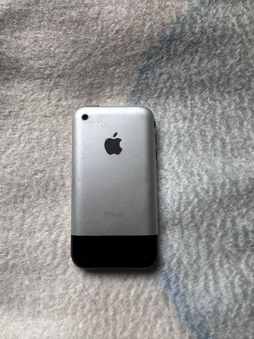 Първият Iphone 2g за Колекционери