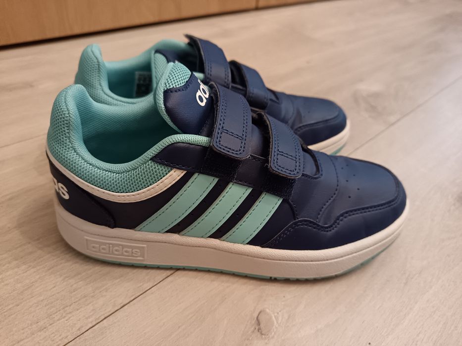 Спортни обувки Адидас, 35 номер