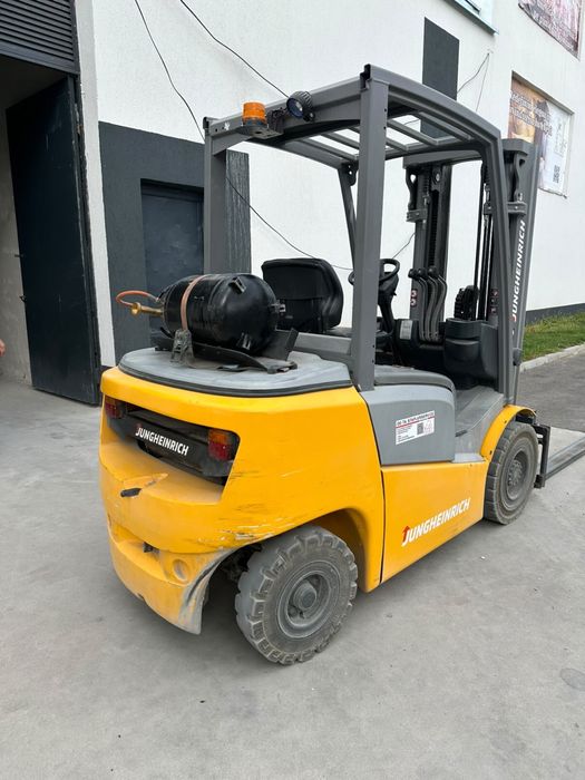 Stivuitor Jungheinrich GAZ GPL TFG 425 2019 catarg triplex 2.5 tone