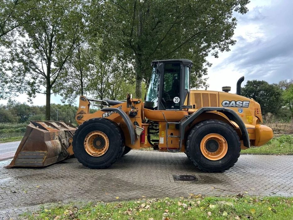 Dezmembrez încărcător frontal Case 821F, 821E, 821D, 721F, 921E– piese