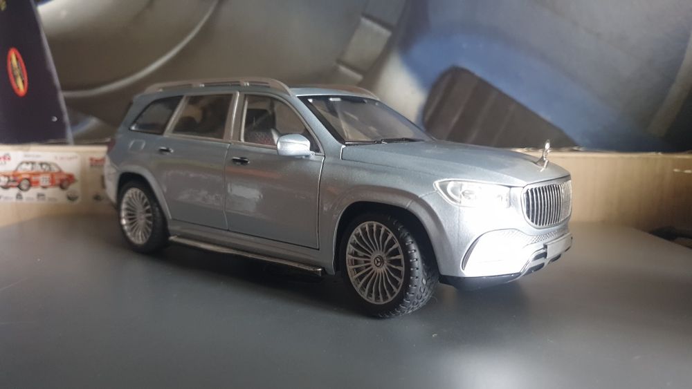 Maybach GLS600 1:24 масштаб