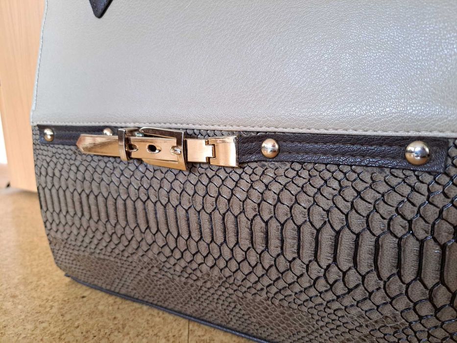 Кафяво-бежова дамска чанта