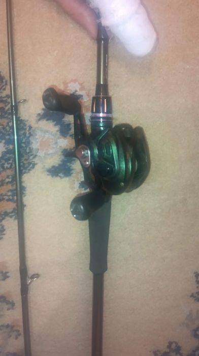 Продам кастинговый спиннинг
