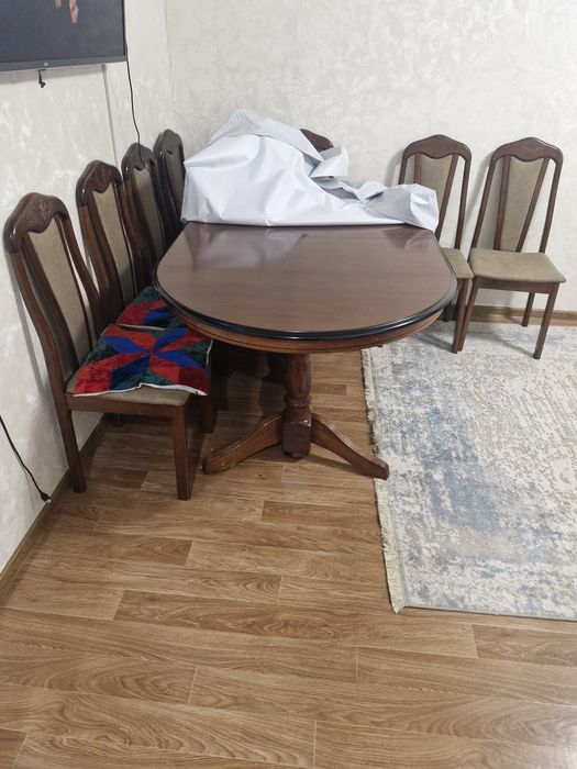 Стол со стульями