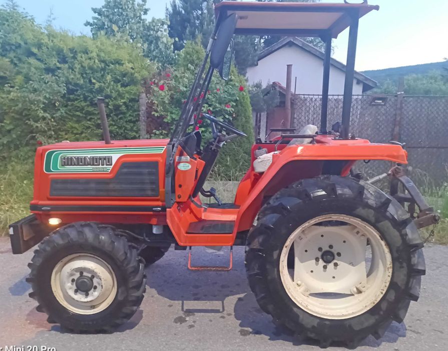 Трактор Hinomoto N249 4x4 с инвентар