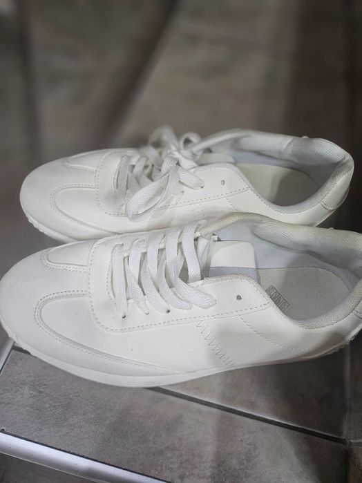 Универсални спортни обувки