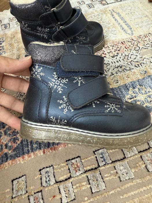 Продам детскую обувь