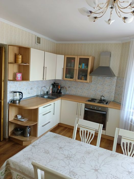 Продам двухэтажную 5 комн. квар. 1 - 80- 6 этаж