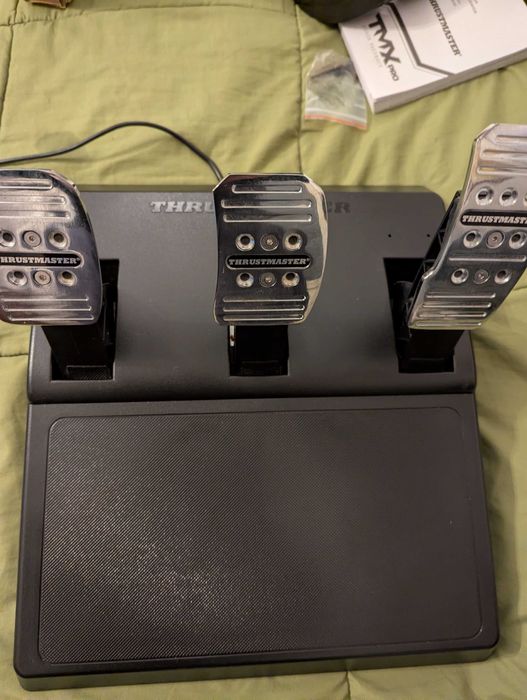 THRUSTMASTER TMX PRO volan si pedale de gaming PC si XBOX