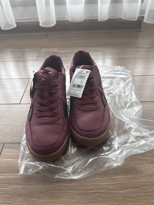 Vând  din papuci din piele Next , marimea 37