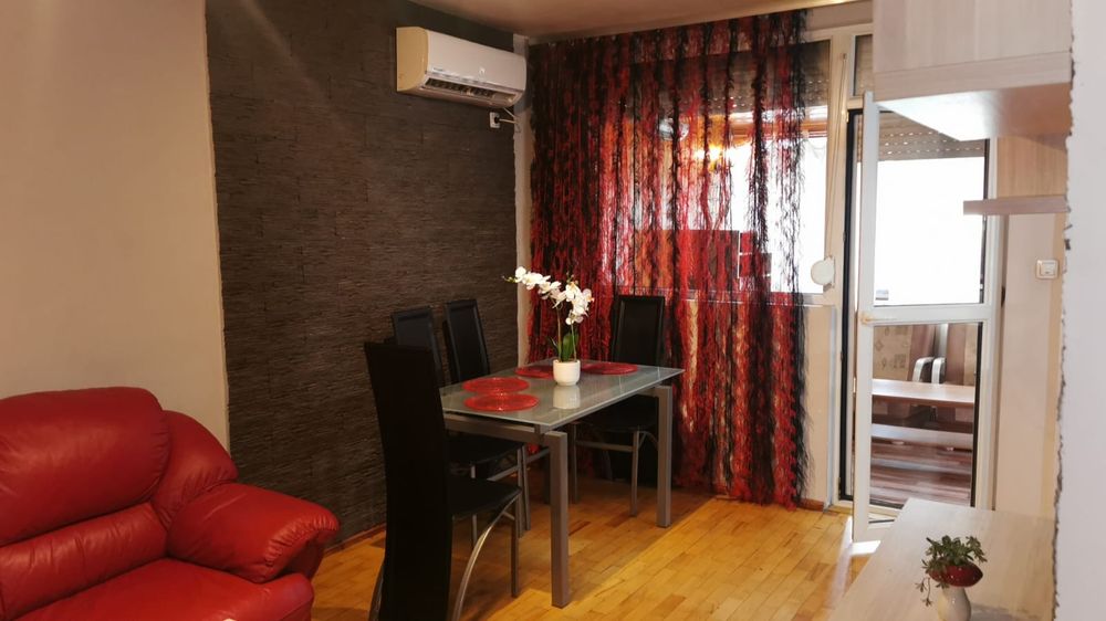 Дава се под наем Двустаен апартамент в Стара Загора, Център - 75 кв.м за 306 € - Снимка #3