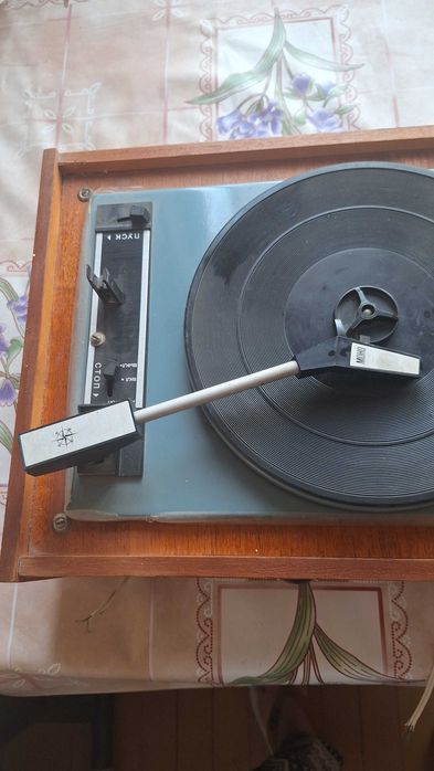 Грамофон „АККОРД-210„