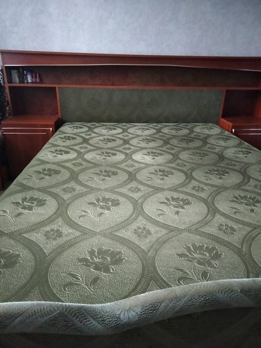 Продам кровать с тумбочками