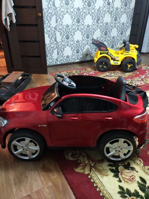 Детская машинка на аккумуляторе б,у