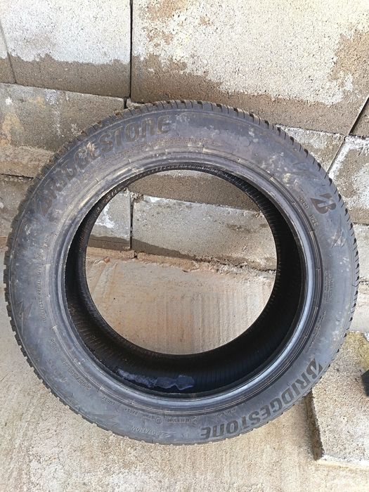 Vând anvelopa  pe 18