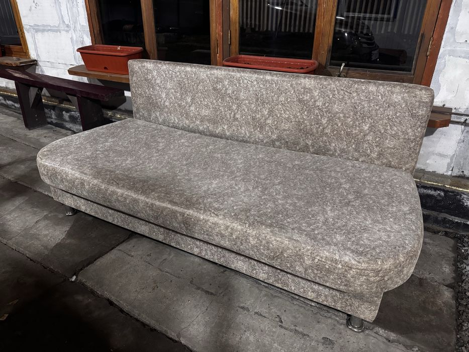 Продам диван в отличном состояний!