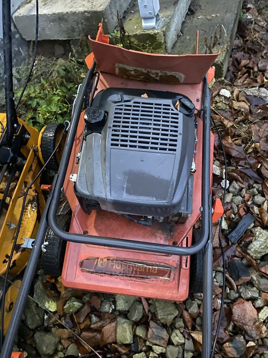 Vand masini de tuns iarba (la pachet)