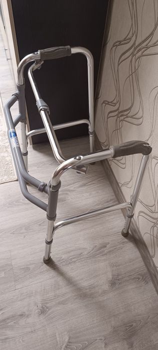 Продам ходунки для пожилых ,бу