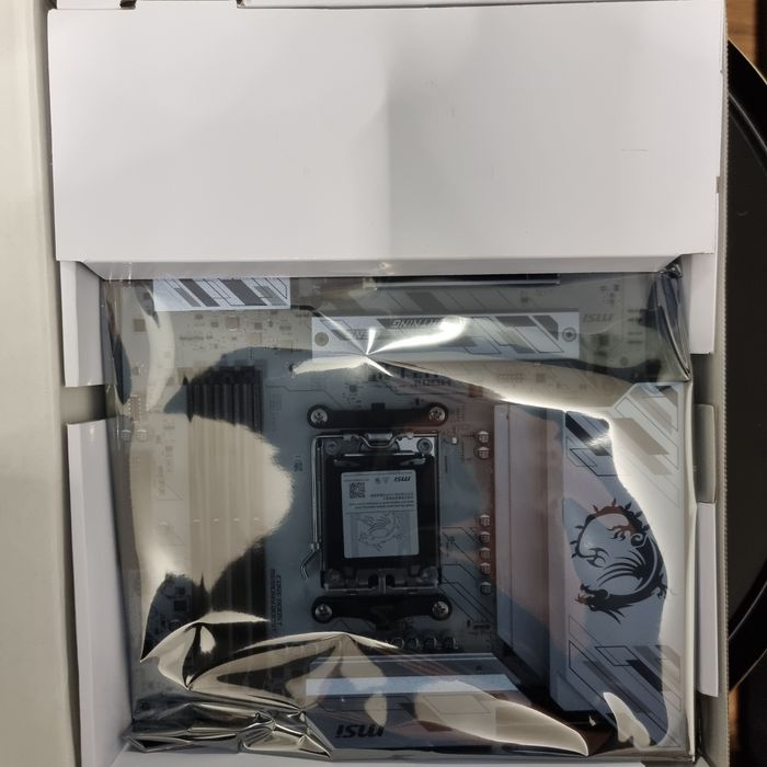 Placa de baza MSI B850 GAMING PLUS WIFI6E