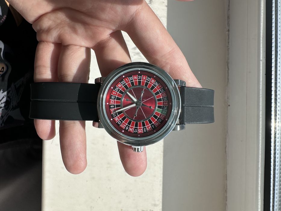 Продаю часы в хорошем состоянии