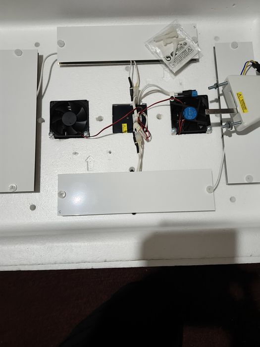 Продам инкубатор  несушка.