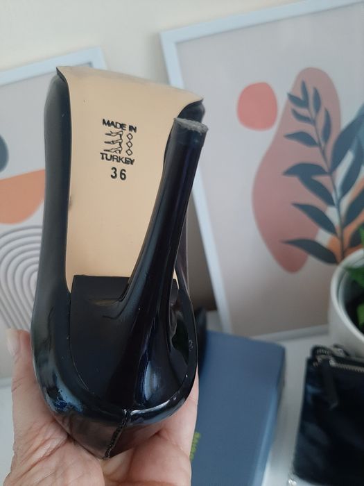 Елегантни черни обувки номер 36