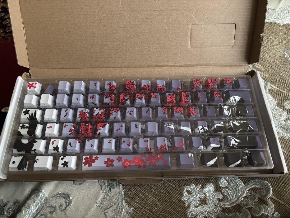 продам кейкапы RavenSakura