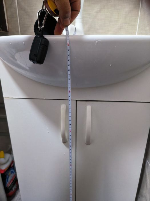 Белая раковина с тумбой