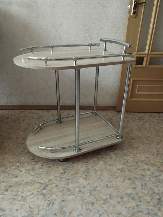 Столик на колесиках