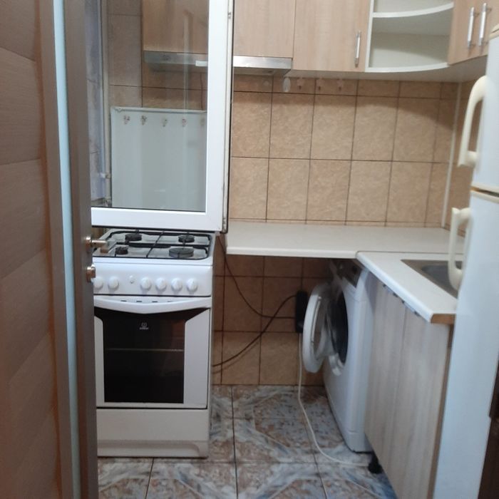 Apartament 2 camere de închiriat zona vest(pod înalt)