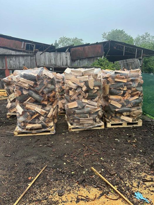 Lemn de Foc Paletizat  Calitate Premium, Gata de Pus în Sobă