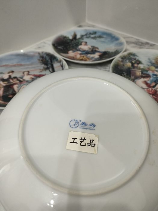 Продам тарелки сувенирые