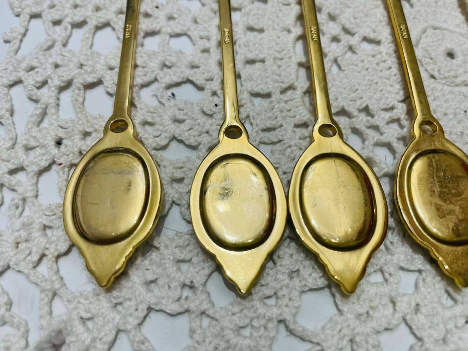 ROYAL ALBERT красиви позлатени лъжички от Англия