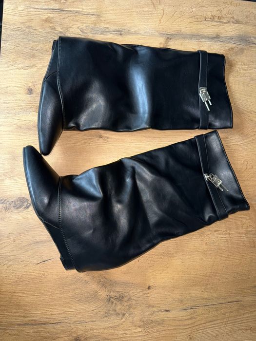 Дамски ботуши нови