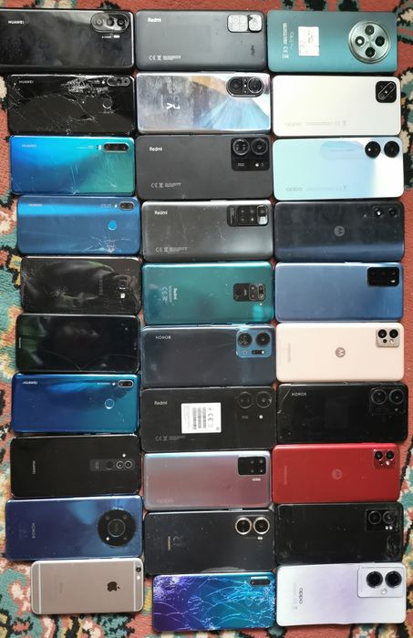 Vând telefoane pentru piese