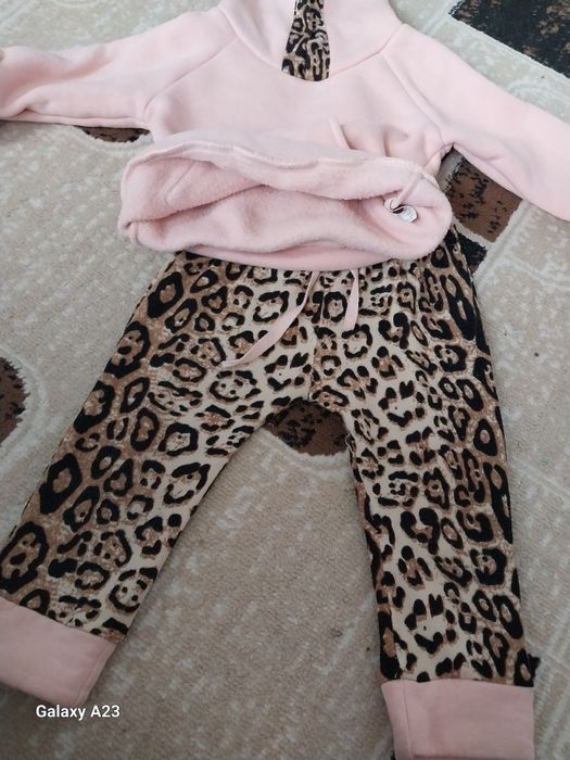 Продам ххуди для девочки