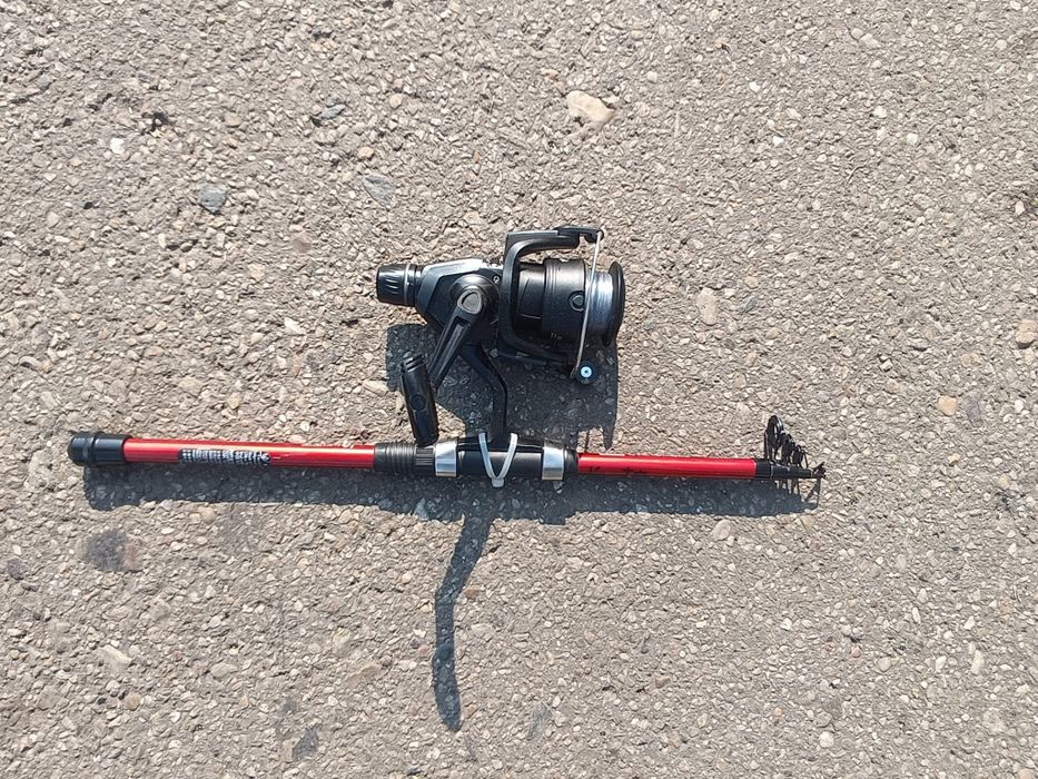 Set 5 Lansete Telescopice 2.10m cu Mulinete - Pregătite de Pescuit