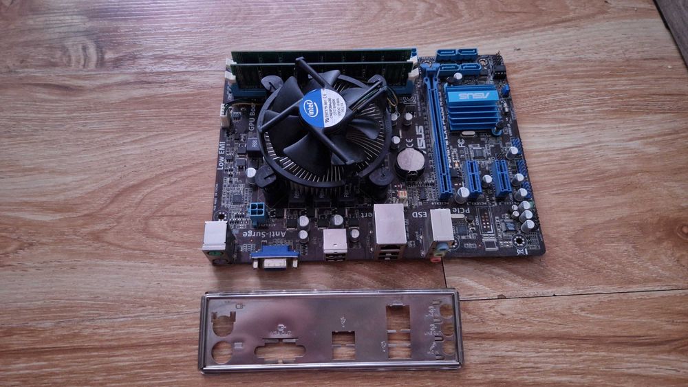 KIT i5 Quad+Placa ASUS P8H61-M LX3 PLUS R2.0+8GB RAM+Cooler+Shield !! CA NOU !! 175lei
